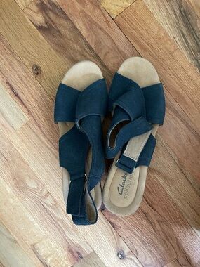 Clarks Navy Suede Crossband Slingback Sandals